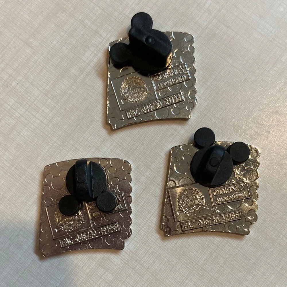 Disney Trading Pins- Notebooks, 7 Dwarfs etc. set of 6